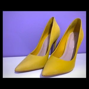 Aldo mustard pumps size 6